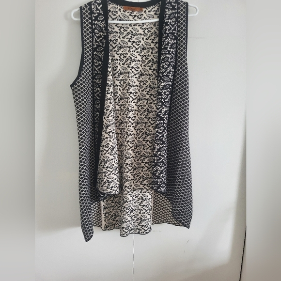Belldini Sleveless Cardigan - Picture 1 of 3